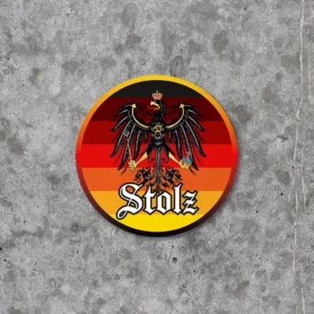 Runder Sticker Aufkleber mit Stolzmonat Flagge mit Schwarz Rot Gold Farbabstufungen, preußisches Wappen und Frakturschrift