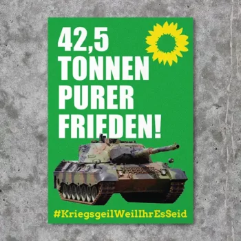 Sticker Aufkleber mit grünem Hintergrund, darauf ist ein Panzer abgebildet und das Logo der Partei Bündnis 90 die Grünen