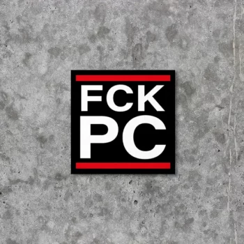 Sticker Aufkleber mit schwarzem Hintergrund und weiß-roter Aufschrift FCK PC, PC steht dabei für Political Correctness