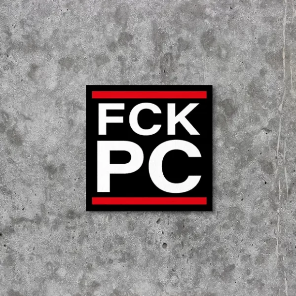 Sticker Aufkleber mit schwarzem Hintergrund und weiß-roter Aufschrift FCK PC, PC steht dabei für Political Correctness
