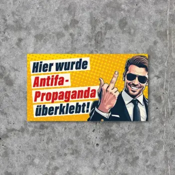 Sticker Aufkleber mit Mann im Anzug der Mittelfinger zeigt und grinst auf gelbem Untergrund und Aufschrift in Schwarz und Rot
